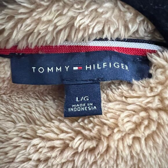Tommy Hilfiger Vest - Picture 7 of 7